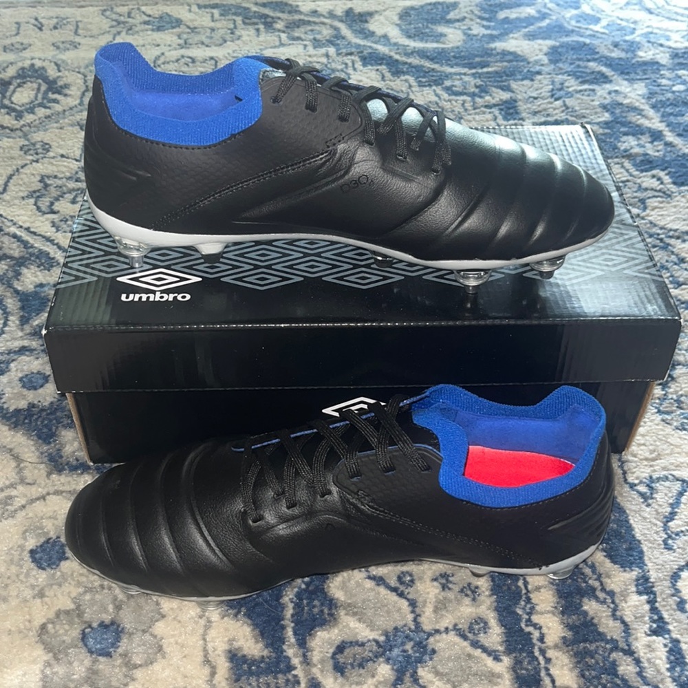 Umbro Tocco Pro SG - football (soccer) cleats - metal studs - brand new